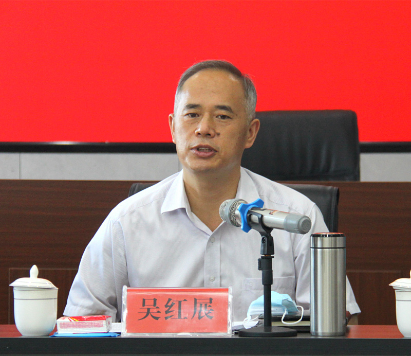 自治区党委统战部常务副部长吴红展向民主党派新疆区委会机关全体干部传达习近平总书记视察新疆重要讲话精神 (3).jpg