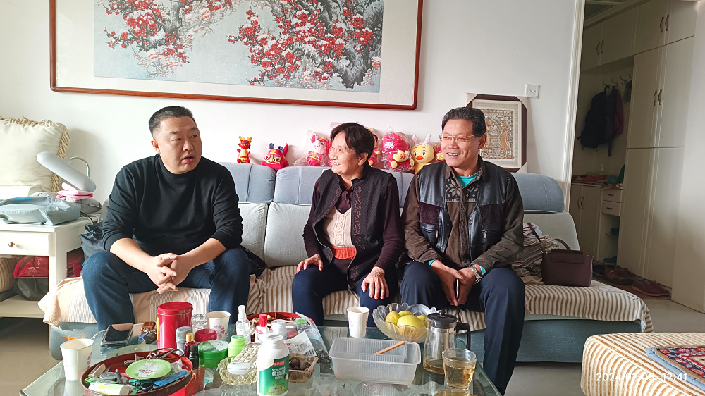 民盟石河子市委会开展春节走访慰问活动 (3).jpg