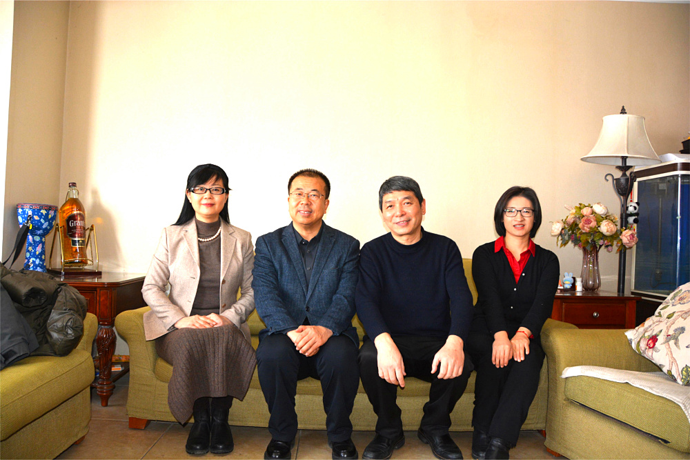 张慧主委一行节前慰问民盟新疆区委会老领导 (2).jpg