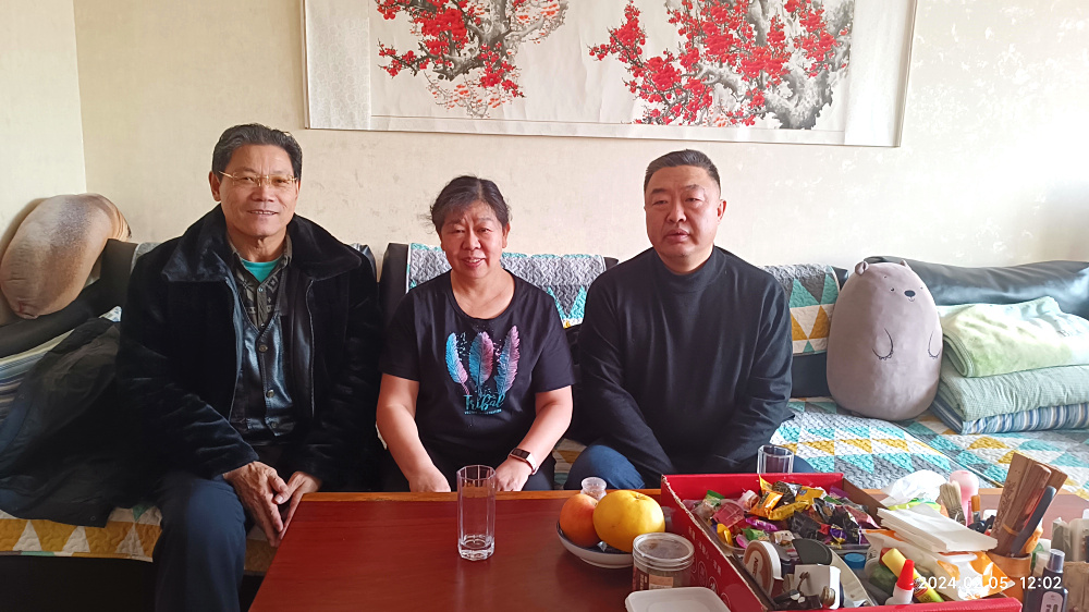 民盟石河子市委会开展春节走访慰问活动 (1).jpg