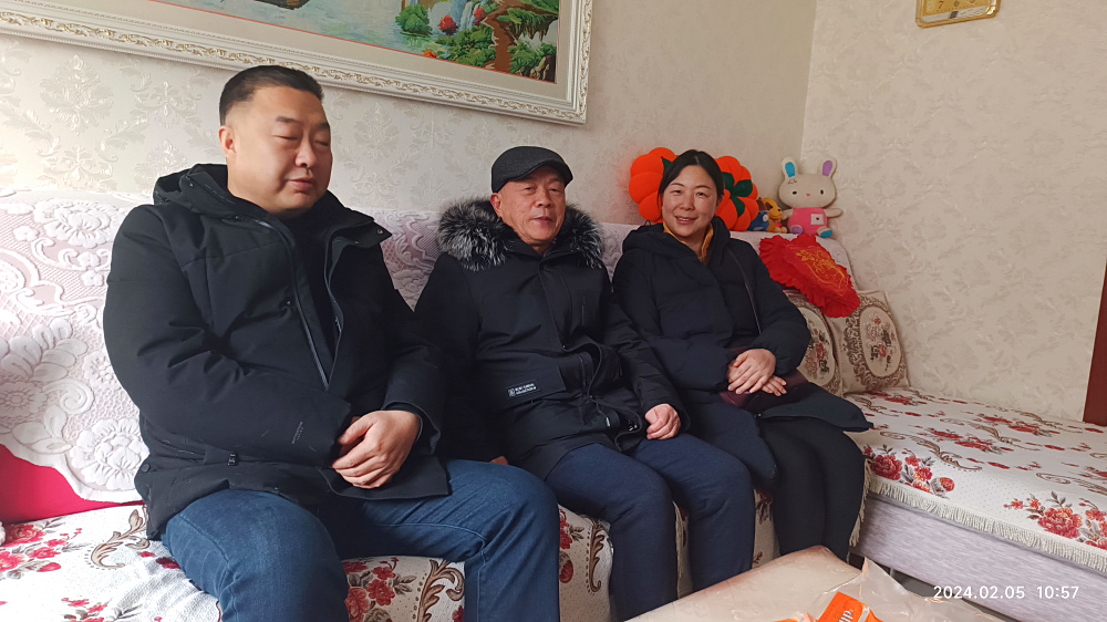 民盟石河子市委会开展春节走访慰问活动 (2).jpg