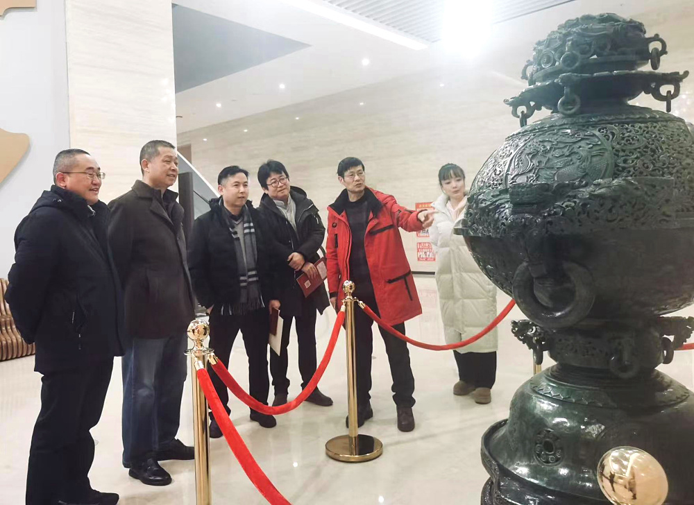 民盟新疆铁路支部组织参观新疆矿产博物馆 (2).jpg