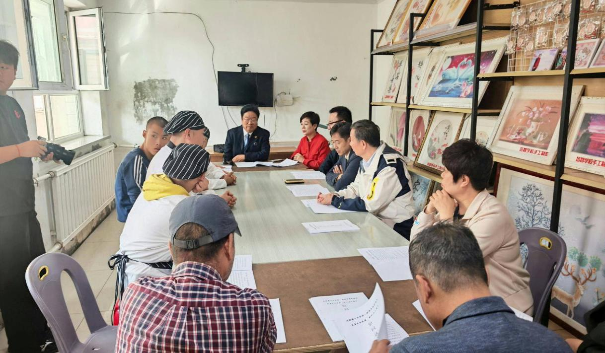 民盟乌鲁木齐市委会开展“庆新疆七十华诞·迎双节共护残友”慰问活动2.png